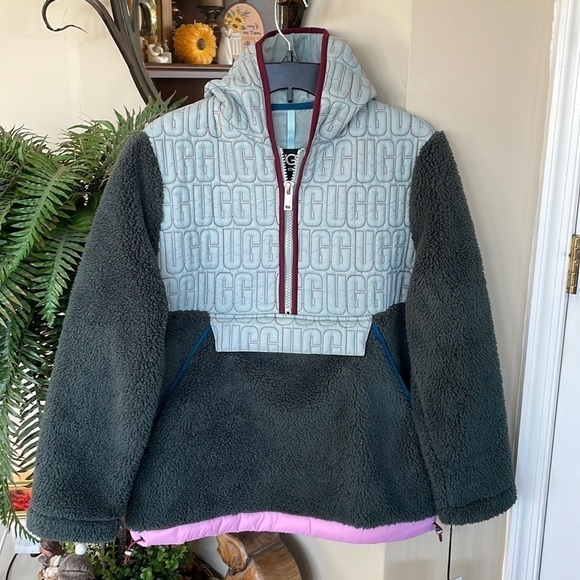 Brand New UGG Iggy Sherpa Half Zip Pullover Fleece Hooded Jacket Green Maroon - Picture 3 of 14